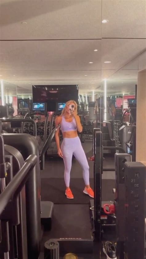 Khloe Kardashian Shows Off Her Abs In Tight Workout Pants And Sports Bra As She Gives Fans Look