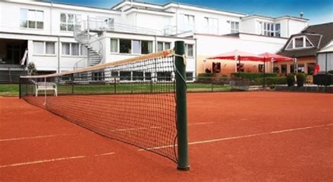 You only need a racquet, the desire to become involved and the game begins. Sporthotel Racket Inn, Hamburg, Germany - Hotelandtennis.com