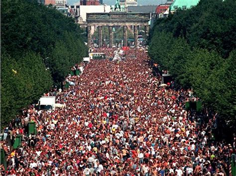 Weekly meetup in neukölln every tuesday at 9pm. Loveparade: 25 Jahre dancing on the street - Berlin.de