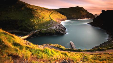 Name the mountain range that extends along much of the length of new zealand's. Boscastle Harbour - Bing Wallpaper Download