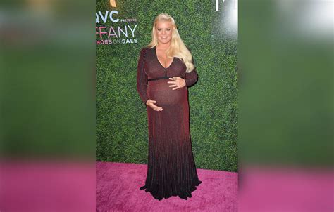Jessica Simpson Reveals 100 Pound Weight Loss 6 Months After Giving Birth