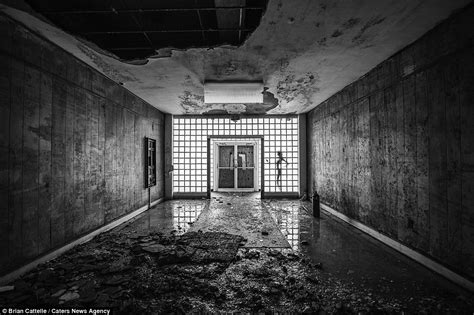 Brian Cattelle Photographs Naked Models In Abandoned Buildings Daily