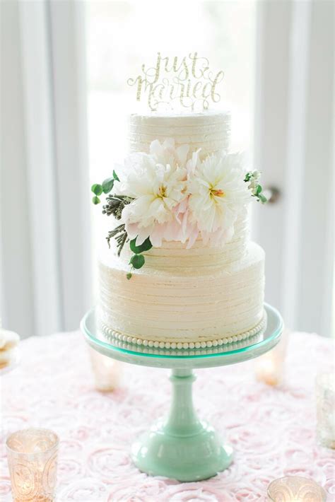 Your wedding cake should look as good as it tastes. Classic Ivory Tiered Buttercream Wedding Cake