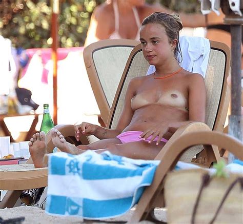 Lady Amelia Windsor Topless At The Beach Taxi Driver Movie Free