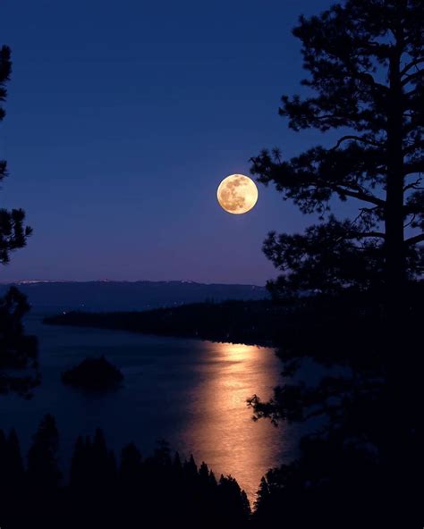 Lake Tahoe Ca And Nv On Instagram “super Snow Moon Over Emerald Bay 🌝 📷