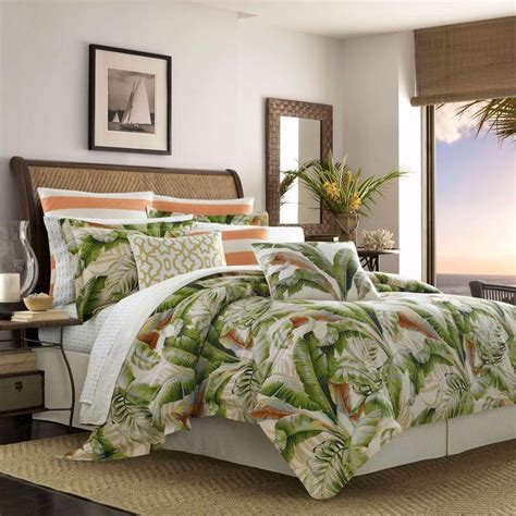 This tommy bahama bedding comes in earthy colors and brings island vibes to your bedroom with palm leaves pattern. Tommy Bahama Palmiers 3-Piece Green Botanical King Duvet ...