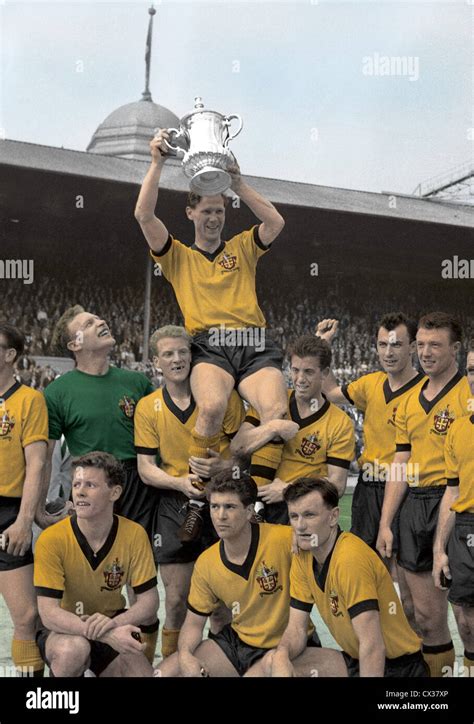 1960 Fa Cup Winners Wolverhampton Wanderers At Wembley 7560 Captain