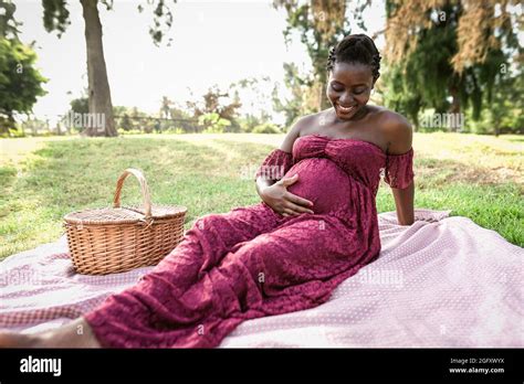 Pregnant Lady African Black Banque De Photographies Et Dimages Haute R Solution Alamy