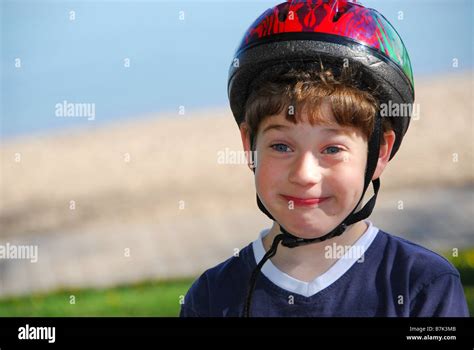 Kids Making Silly Faces Hi Res Stock Photography And Images Alamy