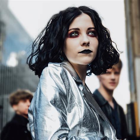 Heather Baron Gracie Pale Waves Pretty People Curly Hair Styles