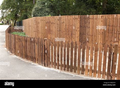 Palisade Fencing Hi Res Stock Photography And Images Alamy