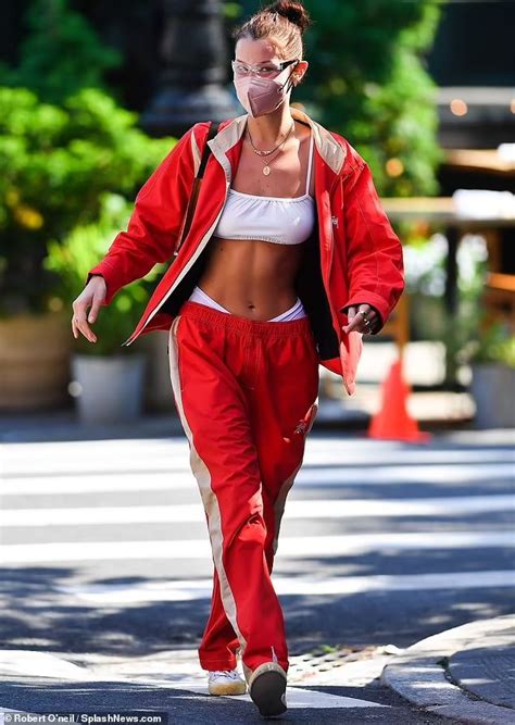 Bella Hadid Shows Off Washboard Abs And Supermodel Figure Out In Nyc Bella Hadid Street Style