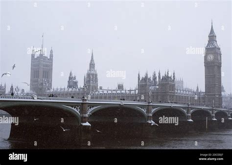 Snow On Houses Of Parliament And Big Ben London England Stock Photo Alamy