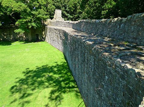 Lochleven Castle Curtain Wall © Dr Richard Murray Cc By Sa20