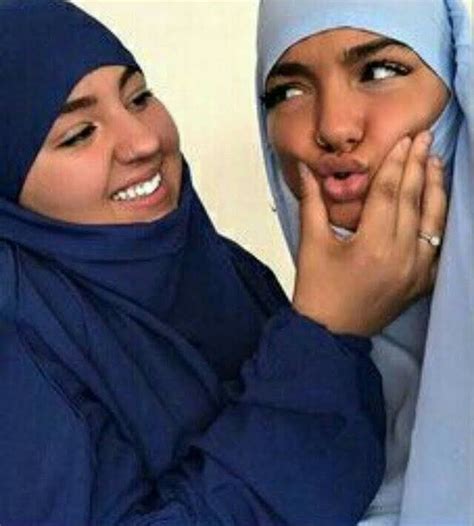 Pin By Axw On Jilbab Abaya Fashion Muslim Girls Photos Real Curvy Women