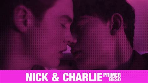 Nick And Charlies First Kiss Serie Heartstopper Youtube