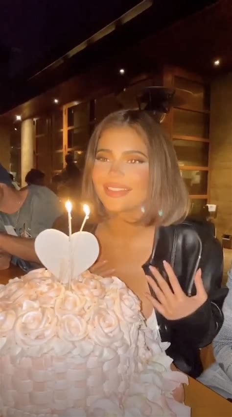 Inside Kylie Jenner’s 23rd Birthday Bash With Her ‘besties’ And A Massive Pink Rose Cake