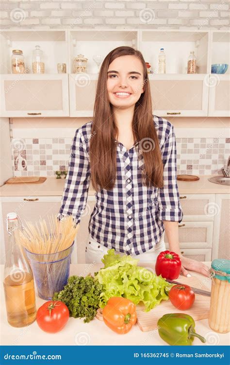 Portrait Of Housewife In The Kitchen With Vegetables And Spaghetti Stock Image Image Of Beauty