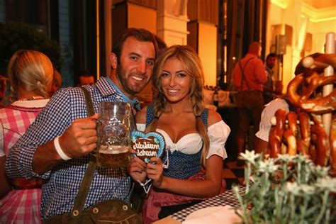 Paulina Gretzky Dustin Johnson Announce Their Engagement Los Angeles