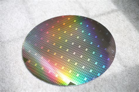 semiconductor process technology - Why do silicon wafers look rainbow ...