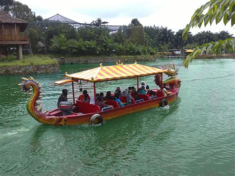 Kejadian ini pun ramai di medsos china, weibo. Wisata Ternak Kandang Macan - Macan Tutul Dievakuasi Usai ...
