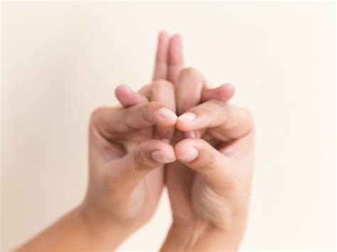 3 Ways to Do a Snake Hand Trick - wikiHow