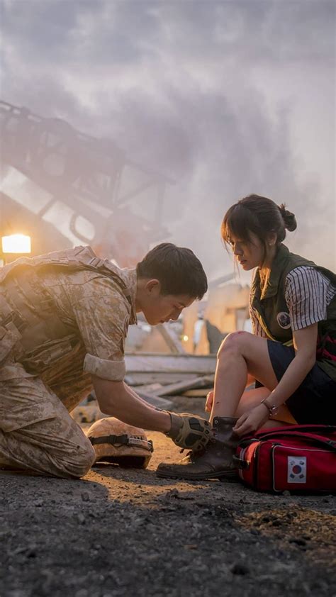 With such diametrically opposed philosophies, can these unlikely comrades find love? Descendants of the Sun Wallpapers for iPhone - Apple Lives