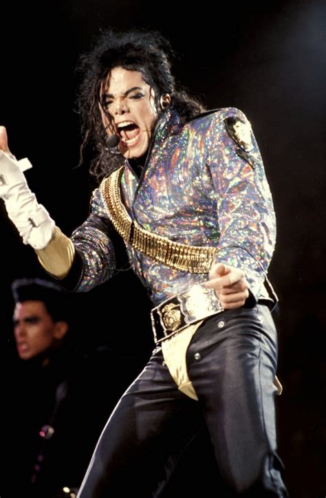 I have a recording that says how much he wanted to live in oman. Pop singer Michael Jackson | Biography | career | Rating ...