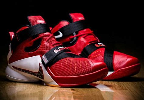 Aprovecha las entregas y devoluciones gratuitas. Zapatillas Baloncesto Lebron James para elegir Online