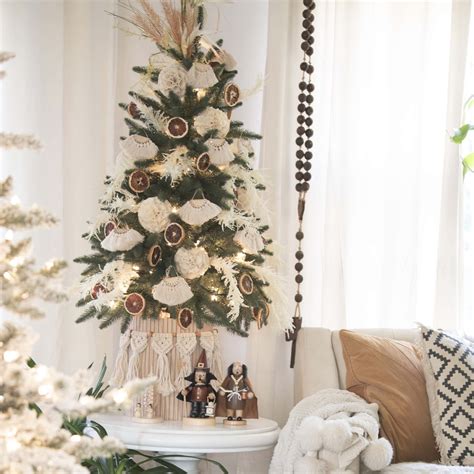 Neutral Boho Christmas Tree With Macrame Grasses And Orange Slices