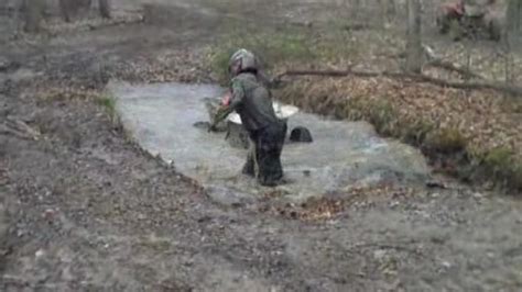 Quad Unfall: Wenn im Wasserloch die Vorderräder blitzartig ...
