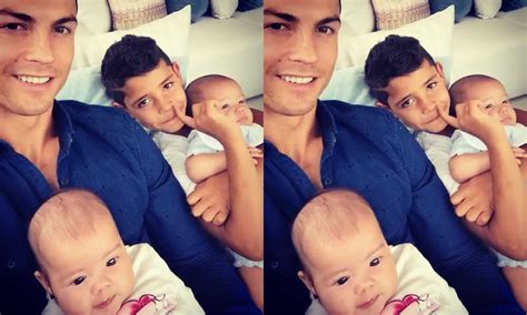 Cristiano Ronaldo Partilha Retrato Da Família Feliz Movenotícias