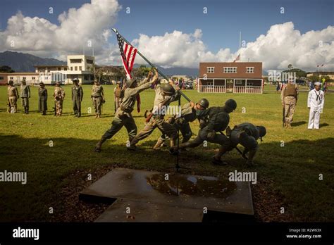 Us-Marines die Hebung der Flagge auf Mt reenact. Suribachi aus der