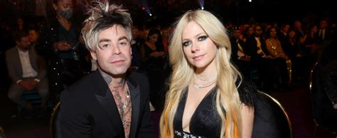 Avril Lavigne And Mod Sun Are Engaged After A Romantic Paris Proposal Gonetrending