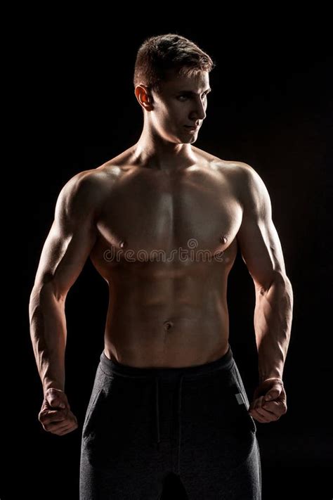 Sexy Shirtless Bodybuilder Posing Stock Fotografie Shutterstock The
