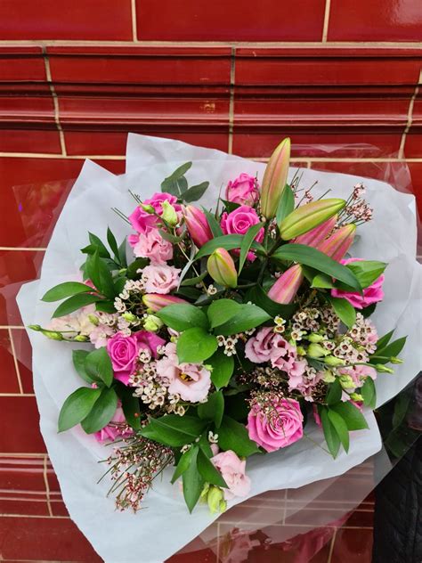 Pink Lilies With Pink Roseseustoma And Seasonal Foliage Gilding The Lily
