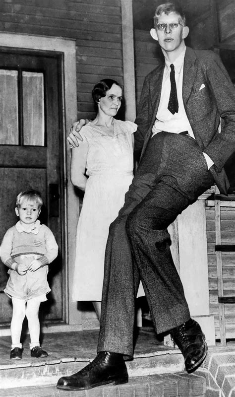 روبرت وادلو قصة أطول رجل عرفته البشرية بث مباشر