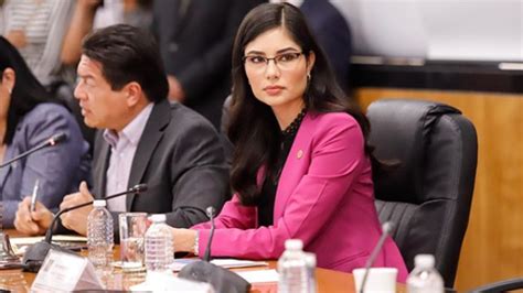 Geraldine Ponce Sin Blusa La Controversial Foto De La Diputada De Morena Y Amiga De Amlo Que