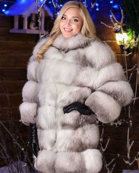 Pin By Emanuele Perotti On Beauties In Fur Fur Coats Women Girls Fur Fur Clothing