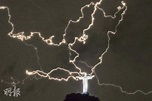巴西耶穌像捱雷劈損手指 - 20140119 - 國際 - 每日明報 - 明報新聞網