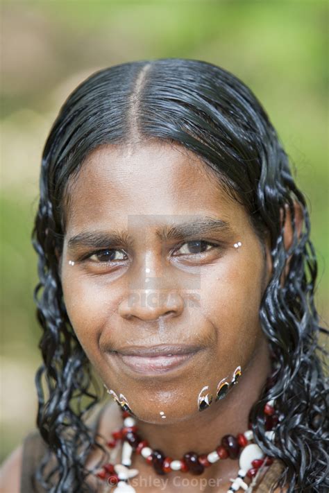 An Aboriginal Lady At The Tjapukai Aboriginal Park Near Cairns Queensland License