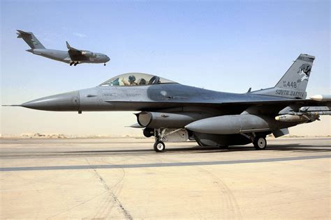 Meet The F 16 Fighting Falcon The Old Fighter Jet That Keeps On