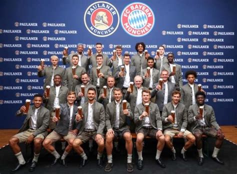Die fc bayern münchen ag als rechtspersönlichkeit der aktiengesellschaft hat gewisse veröffentlichungspflichten zu wahren. Triple, Tracht und Tradition - Das FC Bayern ...