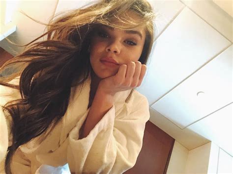 Hailee Steinfeld Instagram Photos Images And Photos Finder