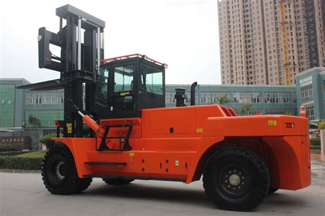 Reliable Four Wheel Drive Forklift 30 Ton Forklift Turning Radius 7260mm