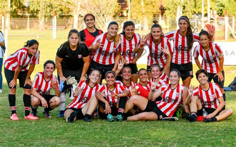 Fue fundado en 1905 y juega en la primera división argentina. Un triunfo que las afianza en primera | Estudiantes de La ...