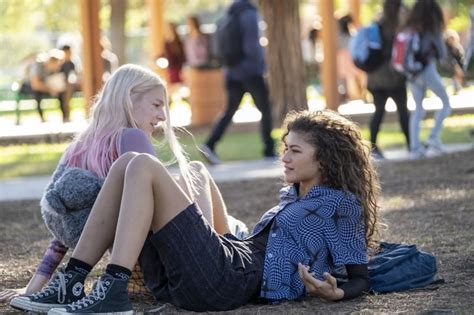 Rue And Jules From Euphoria Halloween Costumes For Dyanmic Duos