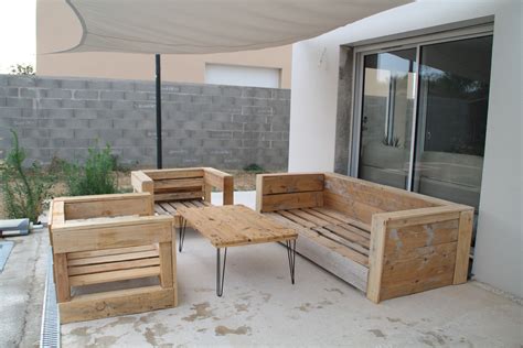 Ce matériau bon marché et tellement célèbre s'invite de plus en plus souvent dans la déco intérieure ainsi que dans l'aménagement extérieur. Salon de jardin DIY 100% récup | Planche de coffrage ...