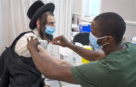 Coronavirus Blitz De Vaccination Chez Les Juifs Hassidiques Le Devoir
