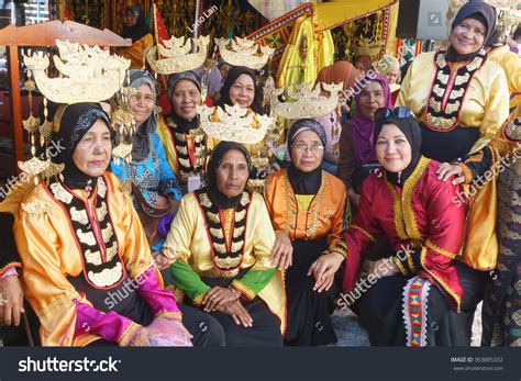 Tuaran Sabah Malaysia Jan 17 2016bajau Ladies In Traditional Costume